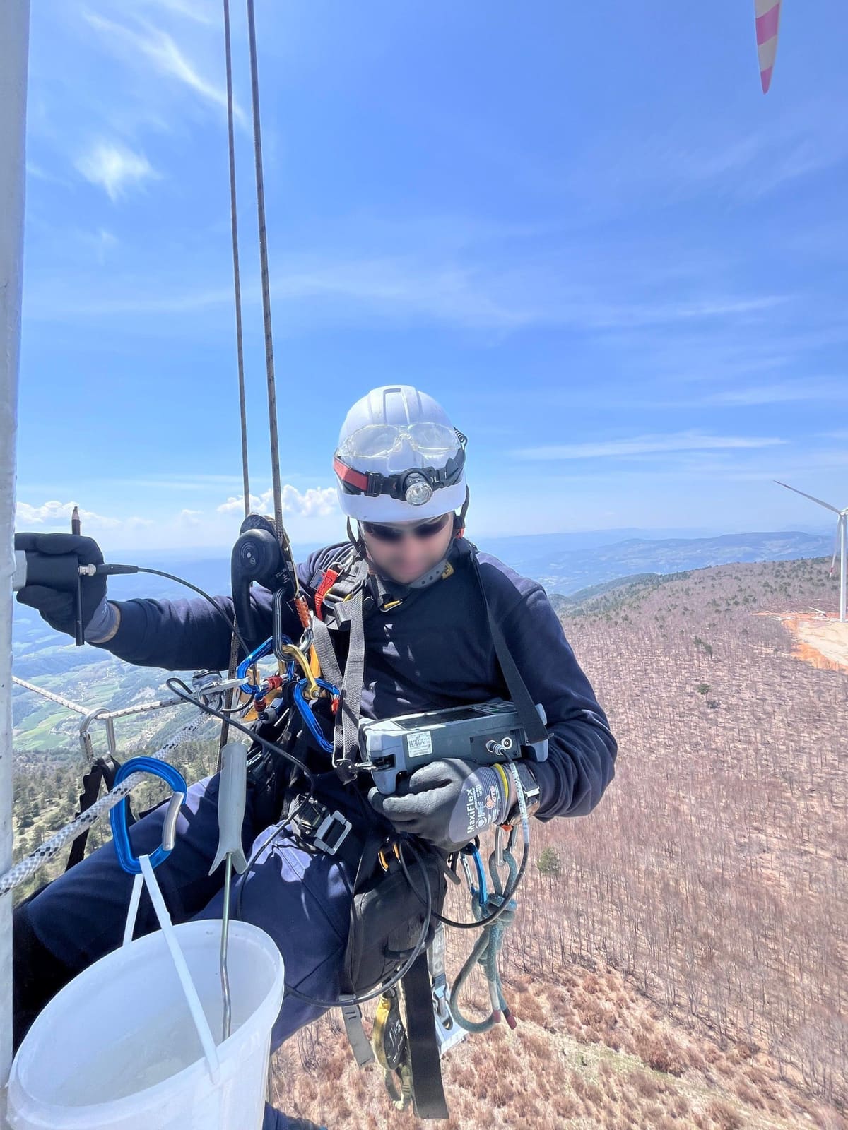 Rope access inspector with ultrasonic flaw detector on a blade