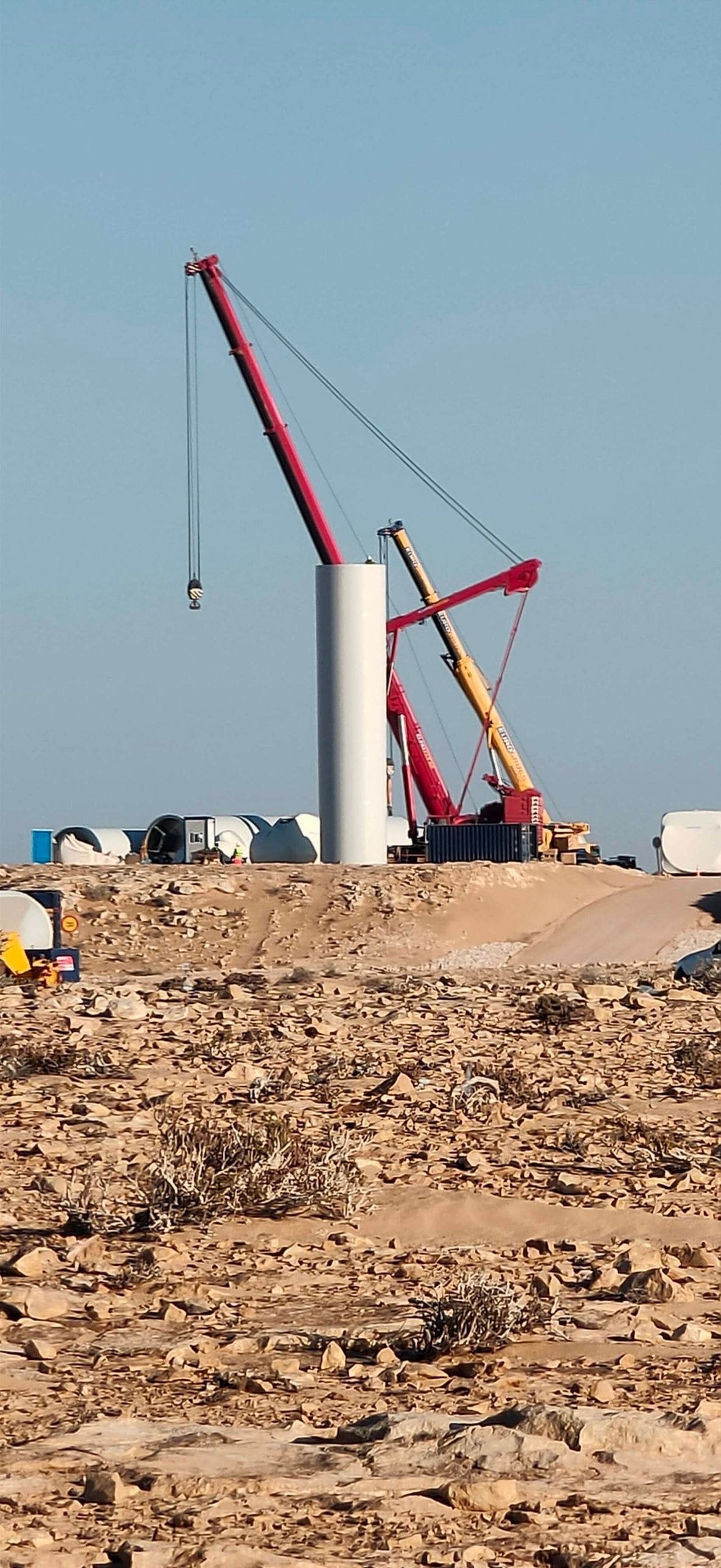 Tower segment lift with a mobile crane